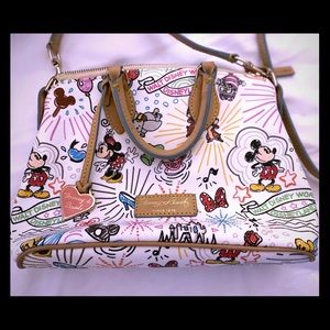 ♥️Dooney & Bourke Disney crossbody.♥️